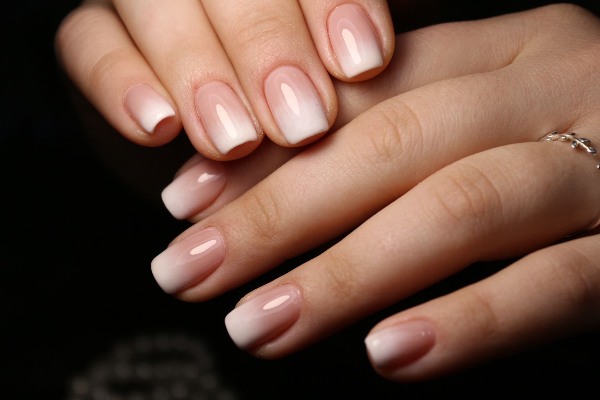 pose ongle BeaumesdeVenise, pose ongle SaintHippolyteleGraveyro, , sourcil, restructuration